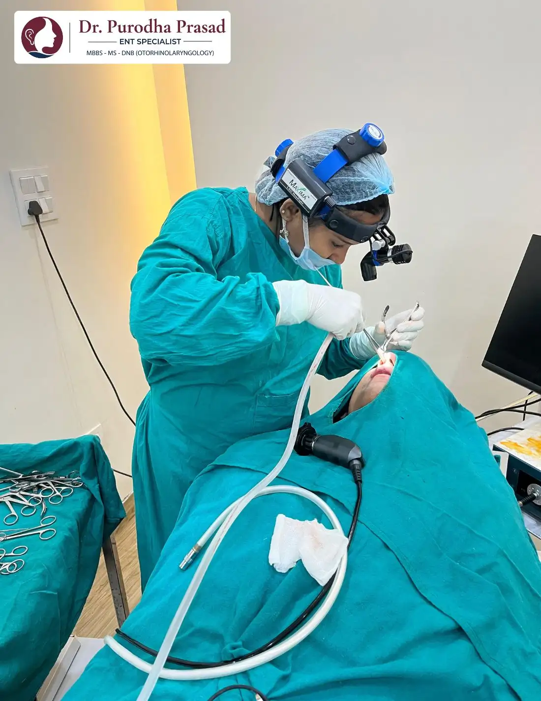 Dr. Purodha Prasad doing Sinus endoscopy in Delhi.
